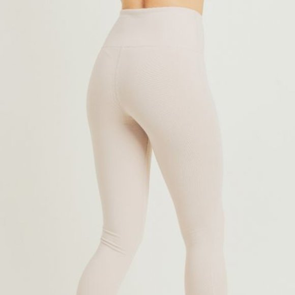 Highwaist Essential Solid Leggings-Performance - Picture 4 of 5